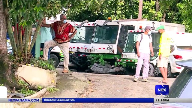 Huelga de brazos caídos de los trabajadores de Aseo - Nex Noticias