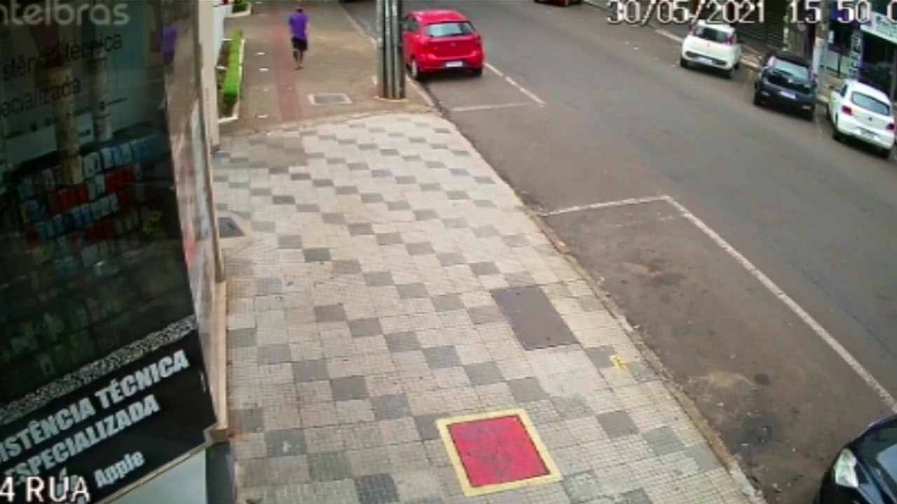 Após recuperar veículo, Polícia segue as buscas para encontrar autor de furto. Veja as imagens que devem ajudar nas investigações