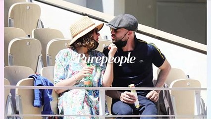 Alysson Paradis et Guillaume Gouix amoureux à Roland-Garros, bisous dans les tribunes