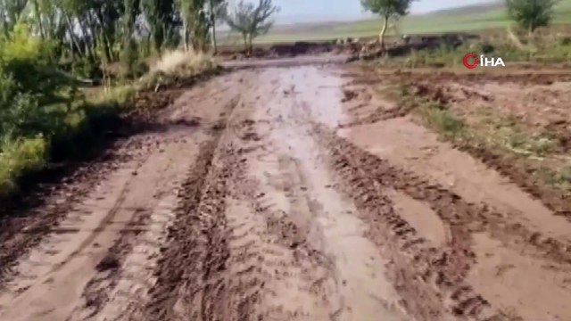 Aşırı yağış sele neden oldu, selin geliş anları kameralara yansıdı