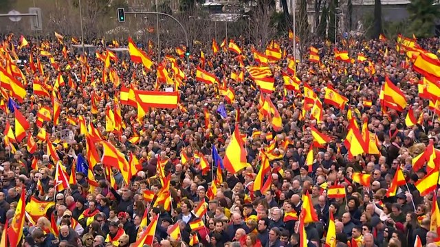 Sánchez trabaja en los indultos mientras que la oposición acudirá a la manifestación