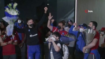 Şampiyon Anadolu Efes, Türkiye’ye geldi