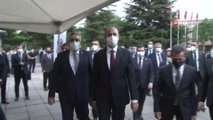 Bakan Gül, 'Bir Kitap Bir Umut' kampanyasındaki ilk kitap bağışını Ankara Adliyesi'nden başlattı