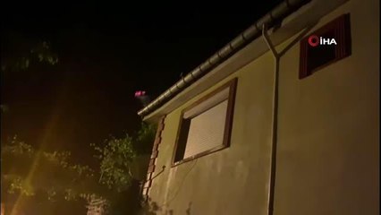 Yangın çıkan evden yaşlı kadını komşuları kurtardı