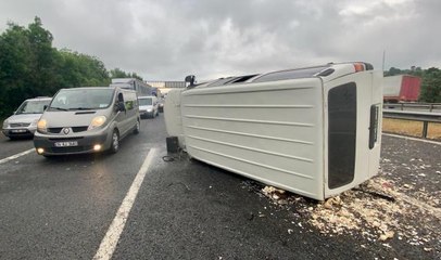 Anadolu Otoyolu'nda sarımsak yüklü panelvanla otomobil çarpıştı: 2 yaralı
