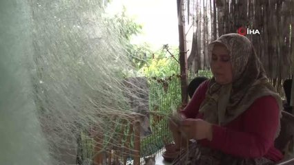 Bu kadınlar dantel yerine balık ağı örüyor