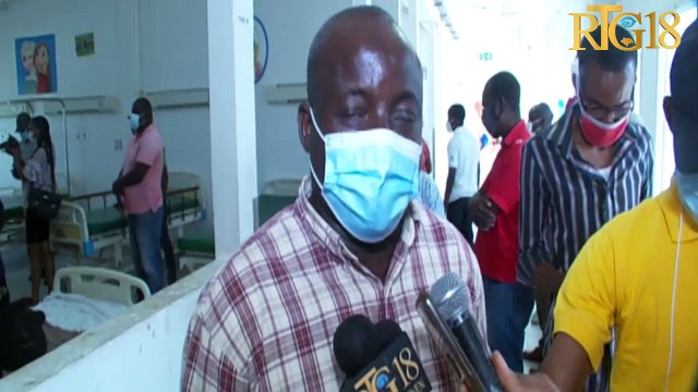 Fondasyon Eric Jean-Baptiste distribiye kado bay manman nan Lopital La Providence nan Gonayiv.