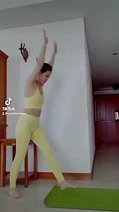 Á hậu Diễm Trang tập yoga, khoe khéo body đẹp