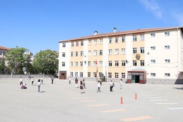 İlkokul ve ana sınıflarında yüz yüze eğitim sevinci yaşandı