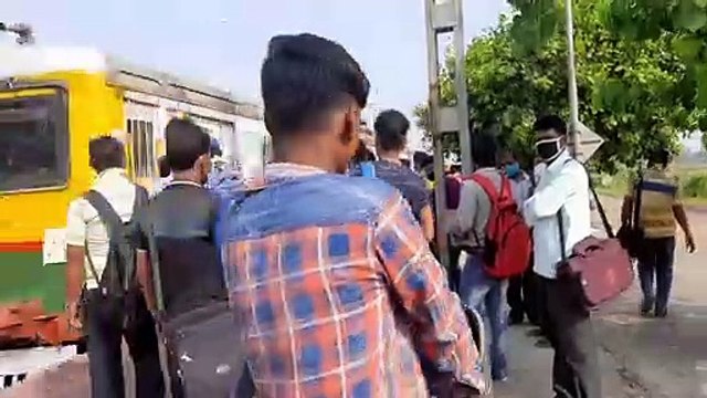 Crowded station at Morning __ Bardhhaman - Howrah Local Enter Mirzapur Bakipur Crowded Station