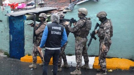 Beyoğlu’nda uyuşturucu operasyonu: Şafak vakti 30 adrese baskın yapıldı