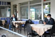 Kafe, kahvehane ve restoranlar bu sabah itibariyle hizmet vermeye başladı