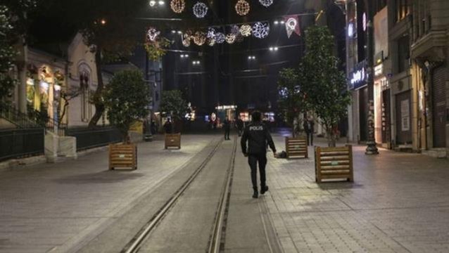 Hafta içi 22.00­-05.00 saatleri arasında getirilen sokağa çıkma kısıtlaması sosyal medyada tartışma yarattı