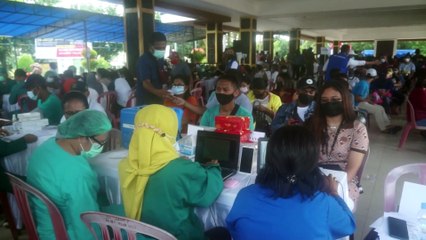 Warga Ambon Antusias Ikuti Program Vaksinasi Covid-19 Massal