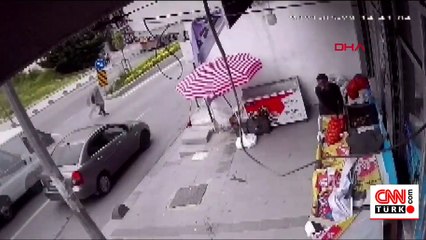 Karşıya geçerken minibüs çarptı