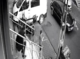 Son dakika haber: Çekmeköy'de otomobilin çocuğa çarpma anı kamerada