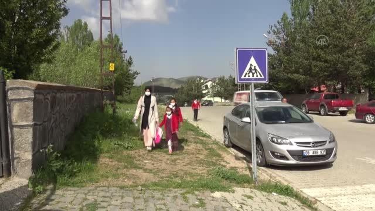 İlkokul öğrencileri yüz yüze eğitime başladı