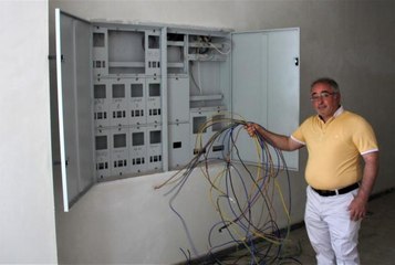 Sokağa çıkma kısıtlamasının olduğu saatlerde yaşanan kablo hırsızlığı inşaatçıları usandırdı