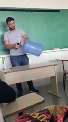 Çılgın öğretmenden 'ateşli' damacana deneyi!