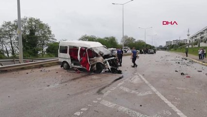 Son dakika haber: ORDU'DA İŞÇİ MİNİBÜSÜ İLE KAMYONET ÇARPIŞTI: 3'Ü ÇOCUK 14 YARALI
