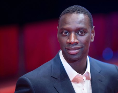 “Je devais le faire” : un an après sa tribune polémique contre les violences policières, Omar Sy toujours fier de ses propos