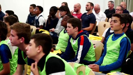 Robert Pirès et Clément Turpin à la rencontre de jeunes d'un collège de Courbevoie