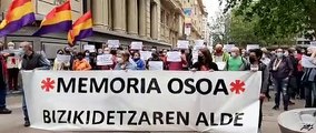 Protesta contra el Rey Felipe en Vitoria, donde inaugura el Centro Memorial de Víctimas del Terrorismo