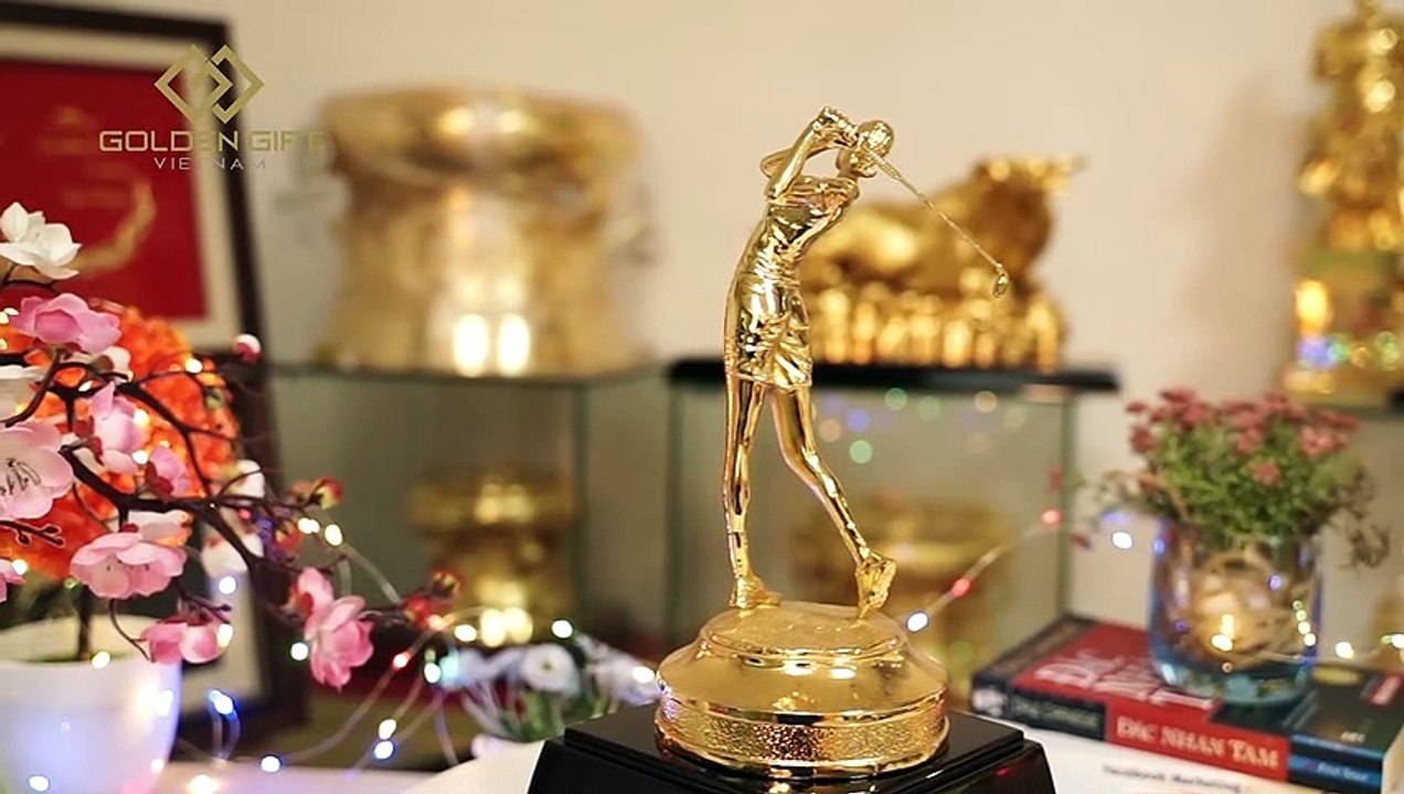 Tượng nữ đánh Golf mạ vàng 24K - Golden Gift Việt Nam