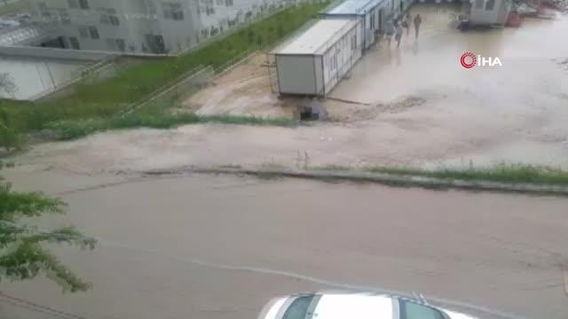 Son dakika: Sağanak yağış sele neden oldu