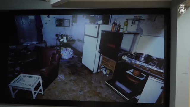 Los Reyes se ponen 'en la piel' de Ortega Lara al entrar en un zulo similar al que permaneció secuestrado por ETA 532 días