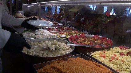 Yeni normalleşme kararıyla birlikte restoranlar hizmete açıldı