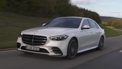The new Mercedes-Benz S 500 4MATIC in Diamond white bright Driving Video