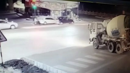 సైబర్ టవర్ సిగ్నల్ వద్ద రోడ్డు ప్రమాదం