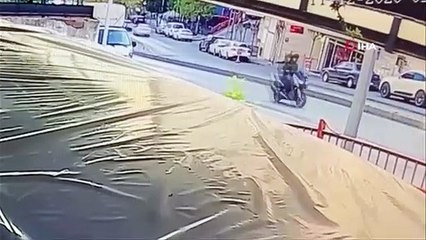 Genç kadını sünger kurtardı