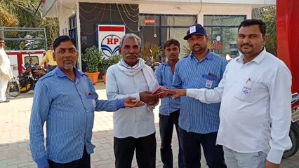 सेल्समैन ने पेश की ईमानदारी की मिशाल