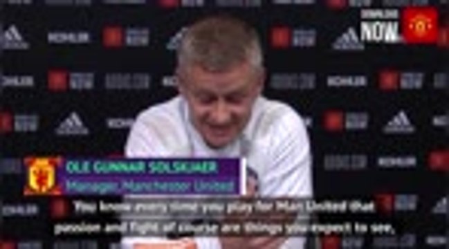 Everton look to go top against struggling Man United