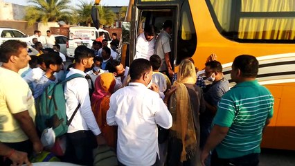 भाजपा के बाद अब कांग्रेस भी घेर कर पार्षदों को गई शहर से बाहर