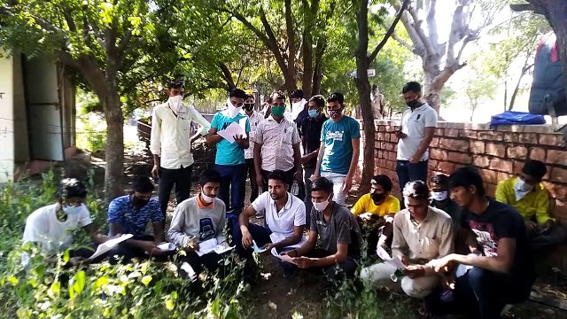 कांस्टेबल बनने के लिए परीक्षा देने पहुंचे अभ्यर्थियों की रेलवे स्टेशन, बस स्टैण्ड व सडक़ों पर चहल-पहल