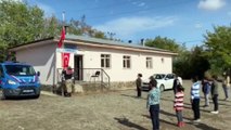 Jandarma ve köy okulu öğrencilerinin Türk bayrağı hassasiyeti - ELAZIĞ