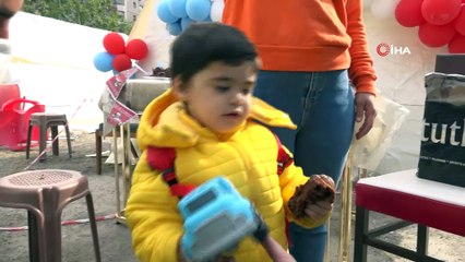 Minik depremzede Mustafa'ya doğum günü sürprizi