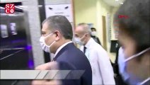 Sürekli sosyal mesafe uyarısı yapan Sağlık Bakanı Koca, 10 kişiyle asansöre bindi