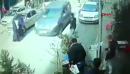 3 ay sonra dışarı çıkan gence kamyonetin açık unutulan kasa kapağı çarptı
