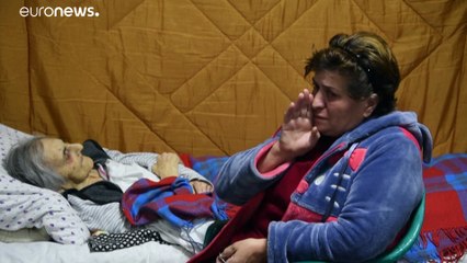 شاهد: أرميني يحارب أصوات القصف في قرة باغ بعزف الموسيقى الشعبية