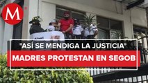 Silvia Castillo y Marcela Alemán se manifestaron en SEGOB apoyadas por padres del ABC