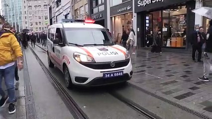 Taksim'de maske denetimi: İçecek içmek bile yasak!