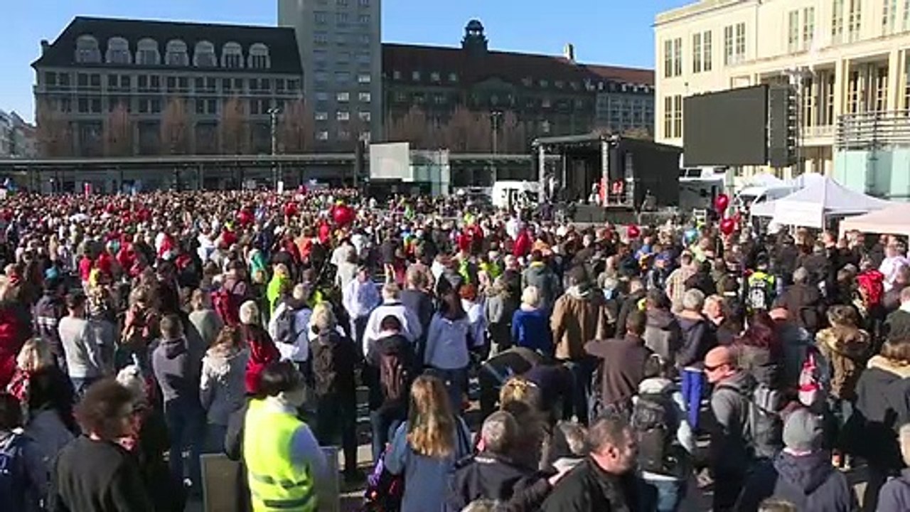 Mehrere tausend Menschen bei 'Querdenken'-Demo in Leipzig