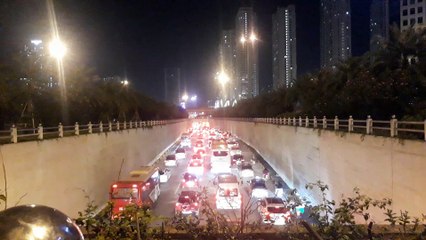 Tắc đường, kẹt xe ở hầm Trung Hòa. Hướng vào trung tâm. Trần Duy Hưng. Cầu Giấy. Hà Nội