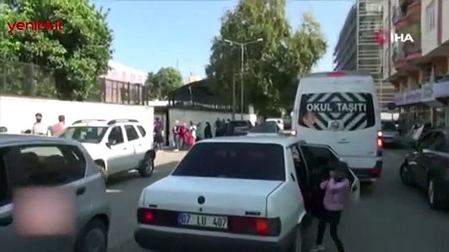 Dilenci yaşlı kadın okul önünde içki içti