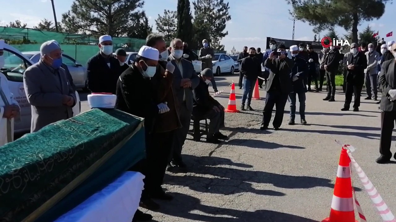 Korona virüsten vefat eden 'Ama Hafız' son yolculuğuna uğurladı