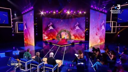 La boîte à secrets : Kendji Girac en larmes devant la touchante surprise de sa mère (vidéo)